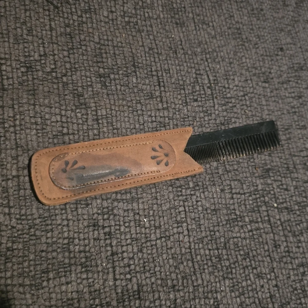 Niagara Falls Vintage Leather Sheath Comb